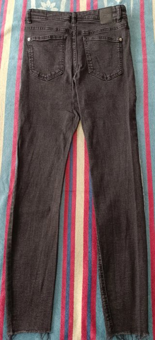 Pantalón largo vaquero negro. Talla 36. Lefties.