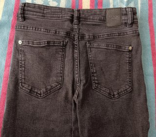Pantalón largo vaquero negro. Talla 36. Lefties.