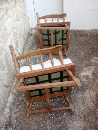 Dos sillones de madera