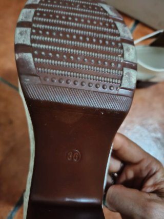 Sandalias blancas de tacón