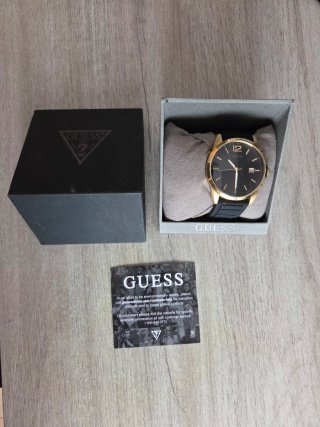 Reloj Guess Negro y Dorado