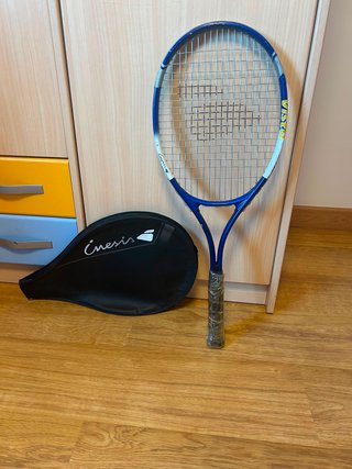 Raqueta de tenis Babolat con funda