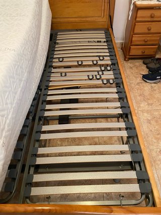 Cama articulada eléctrica madera y muebles juntos.