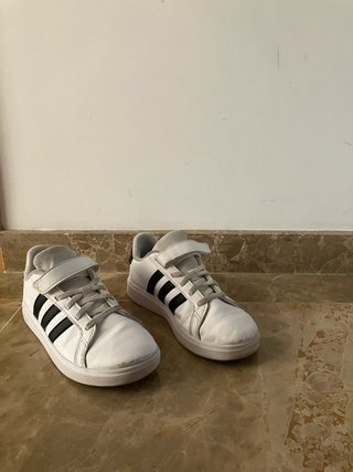 Zapatillas Adidas niño talla 35, como nuevas
