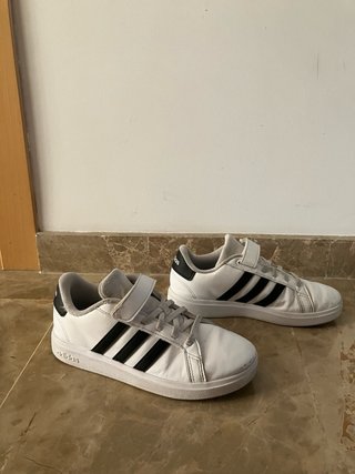 Zapatillas Adidas niño talla 35, como nuevas