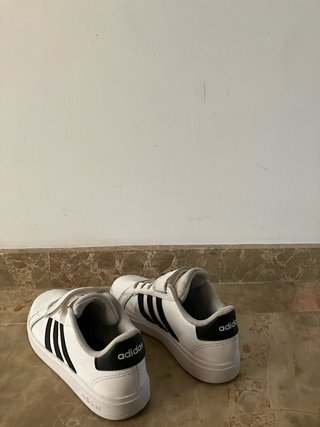 Zapatillas Adidas niño talla 35, como nuevas