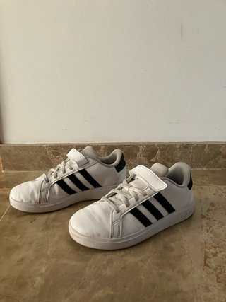 Zapatillas Adidas niño talla 35, como nuevas