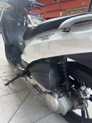 Peugeot Tweet 125cc Scooter Blanca 2016