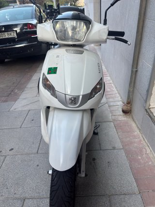 Peugeot Tweet 125cc Scooter Blanca 2016