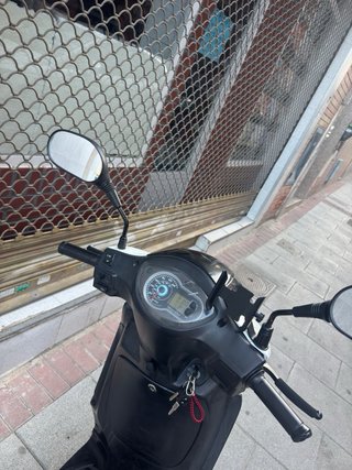 Peugeot Tweet 125cc Scooter Blanca 2016