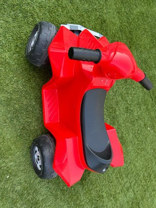Quad eléctrico infantil FEBER rojo