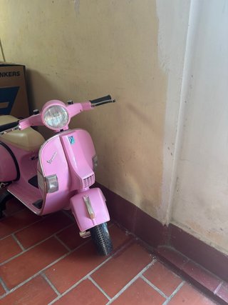 Vespa Eléctrica Rosa