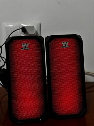 Altavoces Woxter LED multicolor