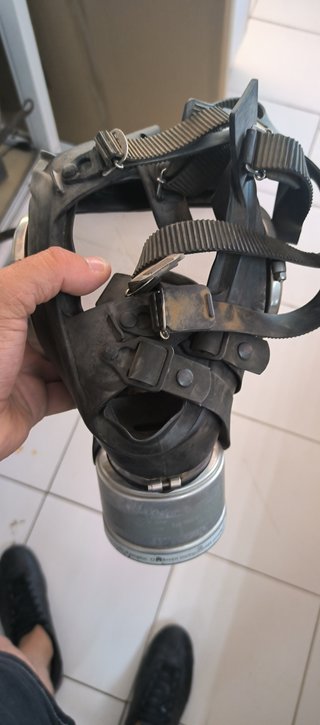 Antigua mascara antigás de la guerra fria