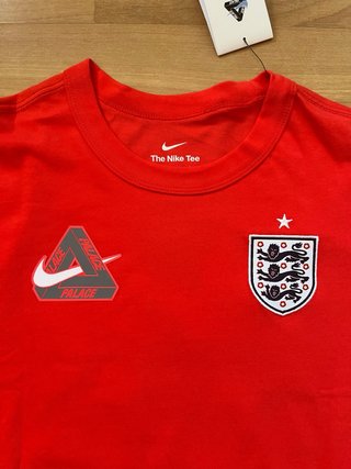Camiseta Nike x Palace Inglaterra