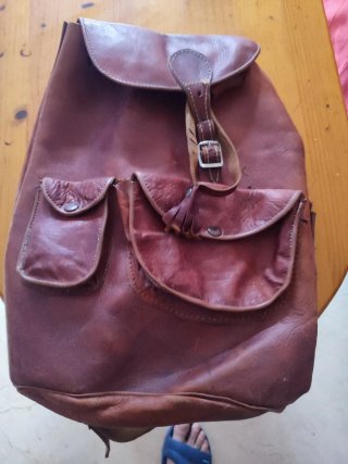 Mochila de piel marrón