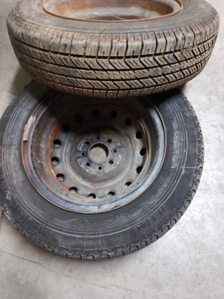 2 Ruedas Seat 850 Especial Completas