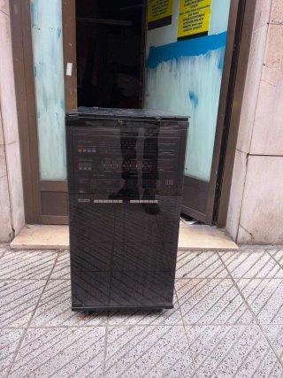 Equipo de música vintage con tocadiscos