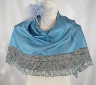 Chal fiesta bicolor con adorno floral