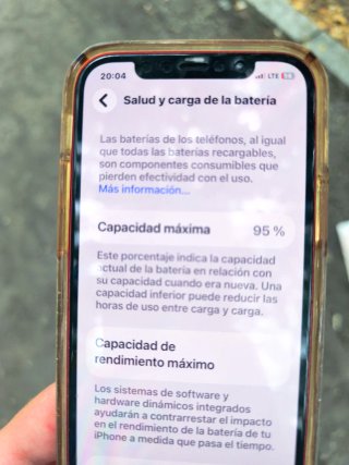 iPhone 12 con funda