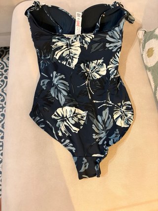 Bañador estampado floral azul y blanco
