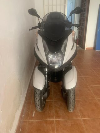 Yamaha Tricity MW 125 Blanca