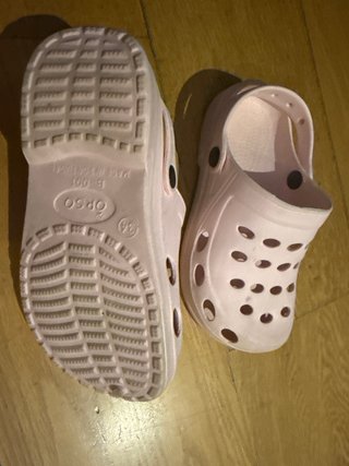 Crocs rosas pastel niña verano