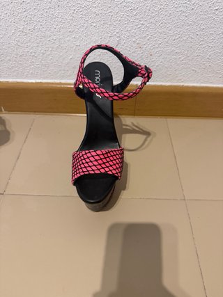 Tacones de plataforma rosa y negro