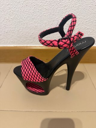 Tacones de plataforma rosa y negro