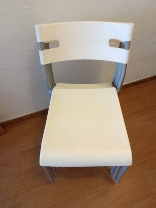 Sillas apilables IKEA blancas