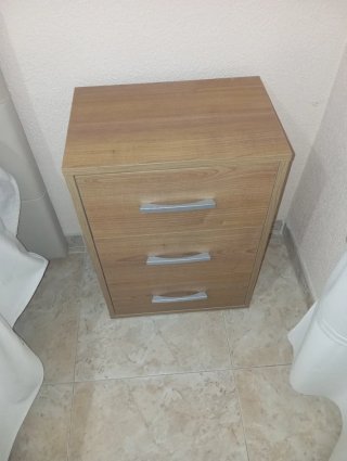 Cómoda de madera con 4 cajones