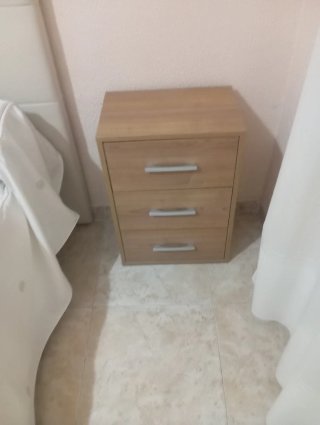 Cómoda de madera con 4 cajones