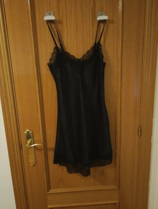 Camisón negro con encaje