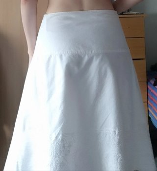 Falda blanca fresca bordada talla única