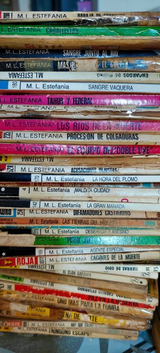 Lote de novelas antiguas del Oeste y románticas.