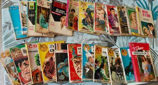 Lote de novelas antiguas del Oeste y románticas.