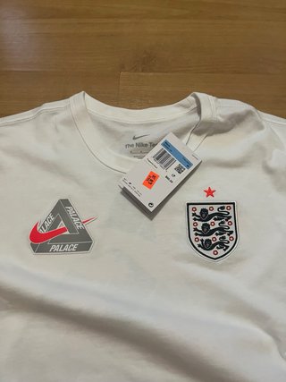 Camiseta Nike x Palace Inglaterra Blanca
