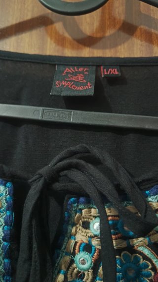 Vestido negro bordado