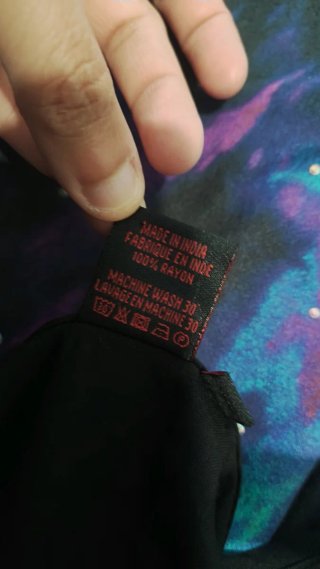 Vestido negro bordado