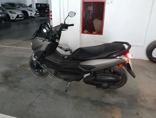 Yamaha NMAX Scooter Gris