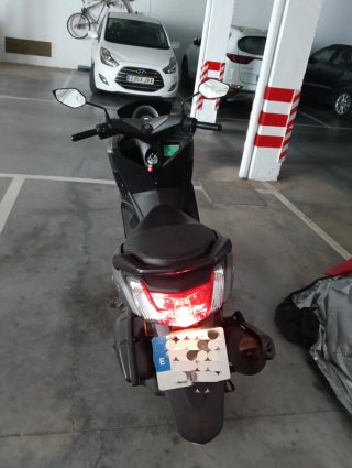 Yamaha NMAX Scooter Gris