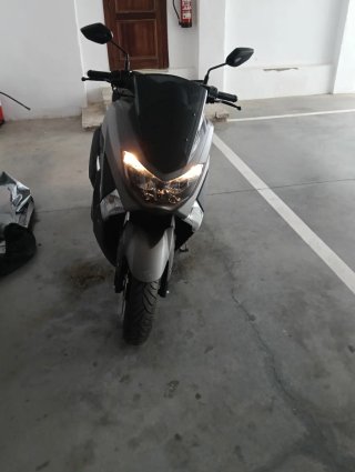 Yamaha NMAX Scooter Gris