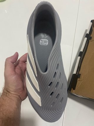 Zapatillas Adidas Grises y Blancas