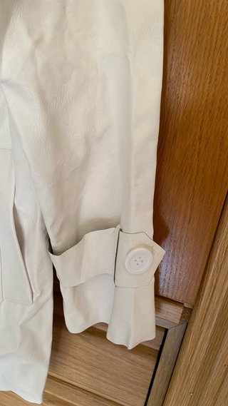 Gabardina blanca con forro verde