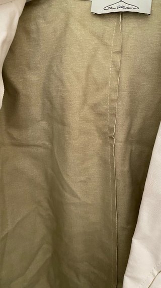 Gabardina blanca con forro verde