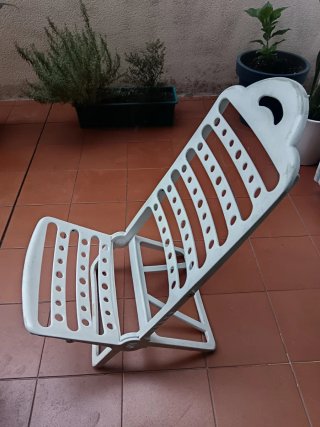 Silla plegable blanca para playa