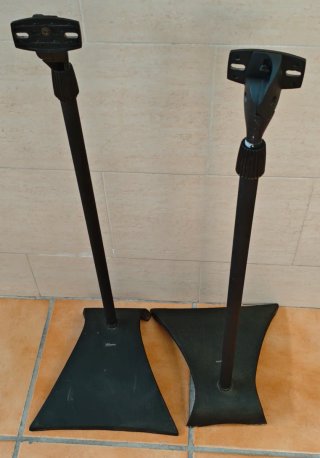 Pies o soporte para altavoces