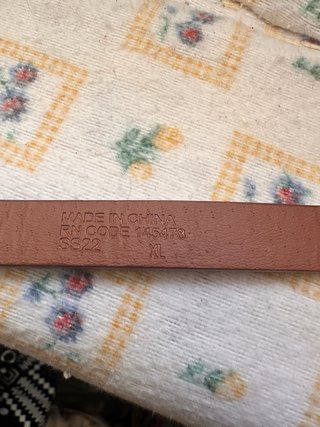 Cinturón fino mujer marrón con hebilla dorada