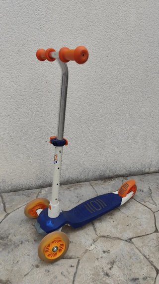 Patinete 3 ruedas infantil azul y naranja