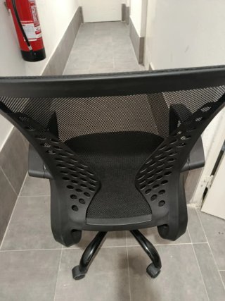 Silla de oficina ergonómica negra